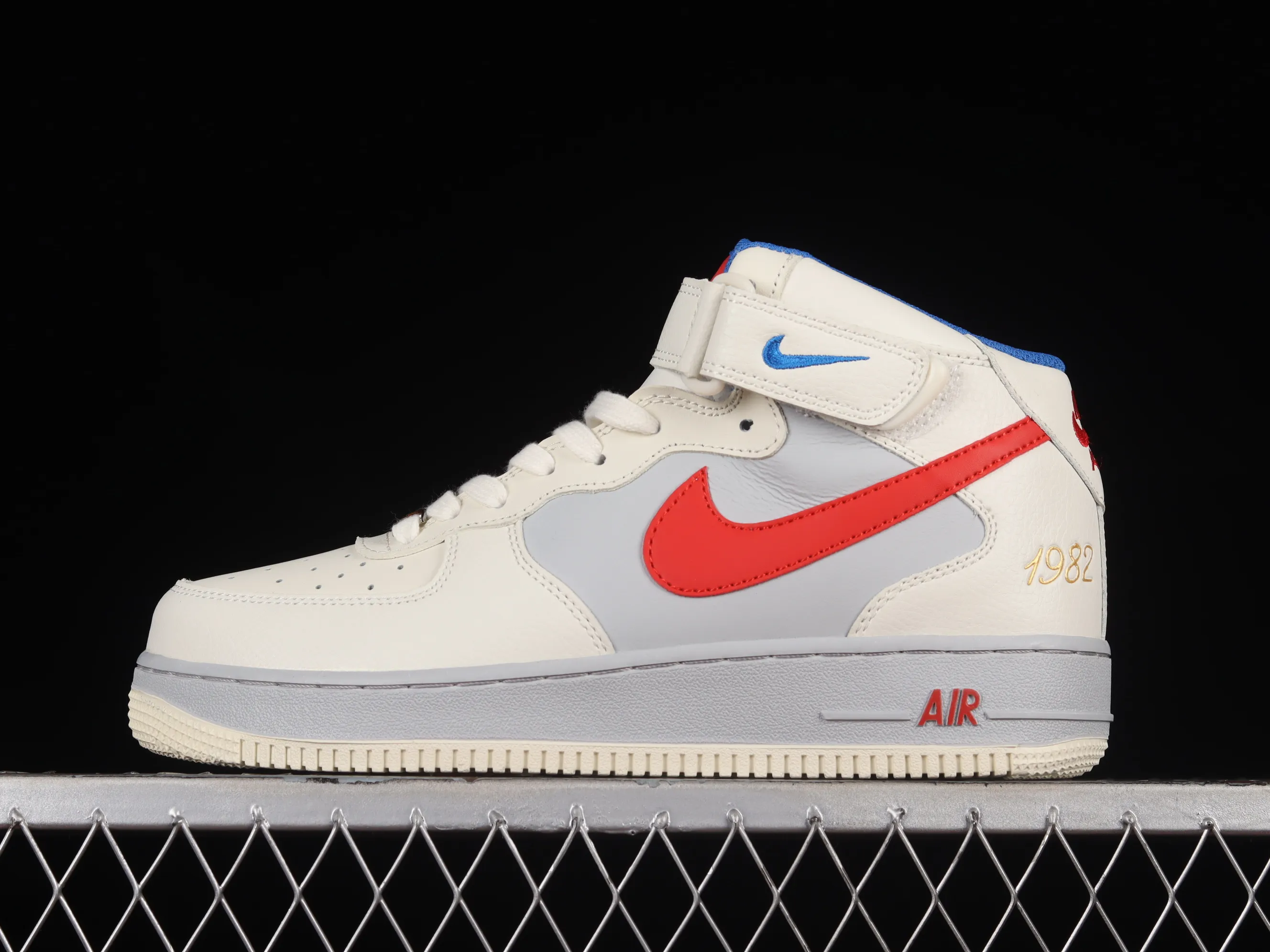 All categories Nk Air Force 1 Air Force series Nk Air Force 1 Mid Air Force mid-top Nk Air Force 1'07 Mid "Toffee" Year of the Rabbit limited edition White Rabbit toffee Air Force One mid-top casual sneakers CW0088-928